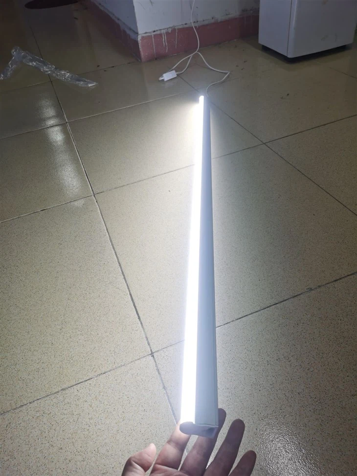 18W T5 LED-rør med braketter og kabel