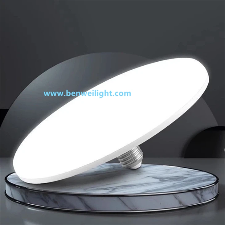 Flyvende tallerken LED-pære - E27 base energisparende lys