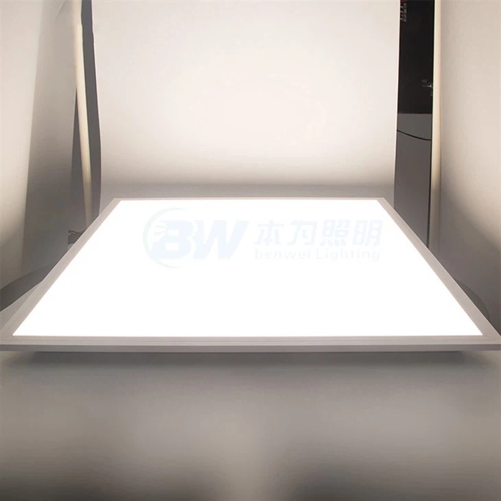 Slank bakgrunnsbelyst LED-panellys